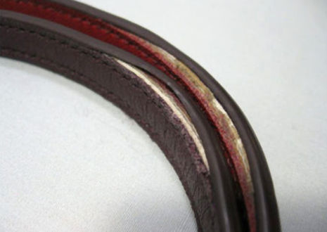 ハンドル(持ち手)やショルダーが劣化している(黒ずみ、ひび割れ、コバ剥がれなど)