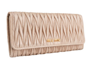 ミュウミュウ(MIU MIU)の人気シリーズ「マテラッセ(MATELASSE)」財布強化買取!